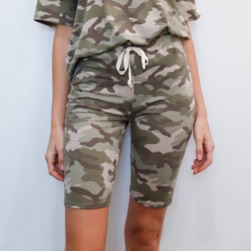 Camo Print Short T-Shirt & Biker Shorts 2 piece Set - Picture 7 of 8